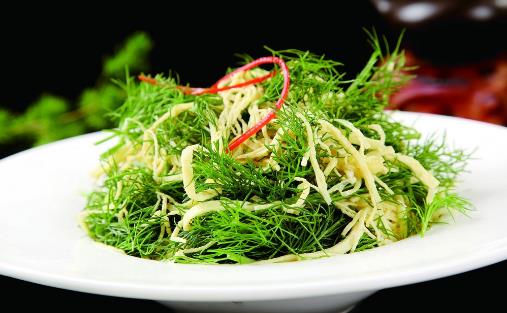 茴香價格便宜，營養(yǎng)并不少，可是營養(yǎng)師提醒，用茴香做餡