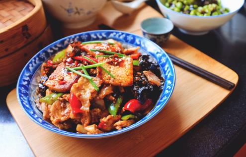 熬骨頭湯時，添熱水還是添冷水？做飯炒菜，記住這幾個烹