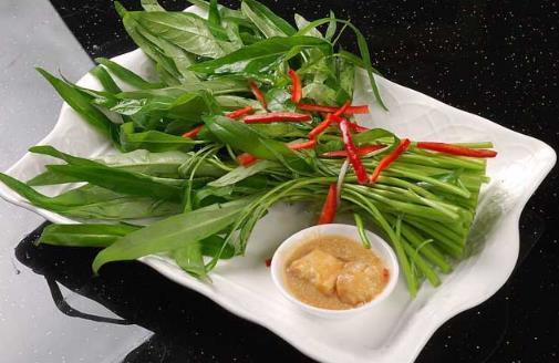 空心菜用油炒過后顏色發(fā)黑，這是“有毒物質(zhì)”嗎？營養(yǎng)師