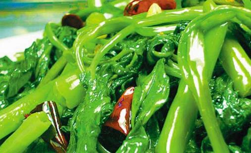 空心菜用油炒過后顏色發(fā)黑，這是“有毒物質(zhì)”嗎？營養(yǎng)師