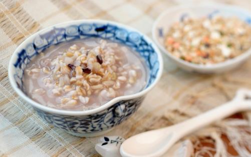 糖尿病喝粥升糖還是降糖 糖尿病人夏季最佳補(bǔ)水飲食