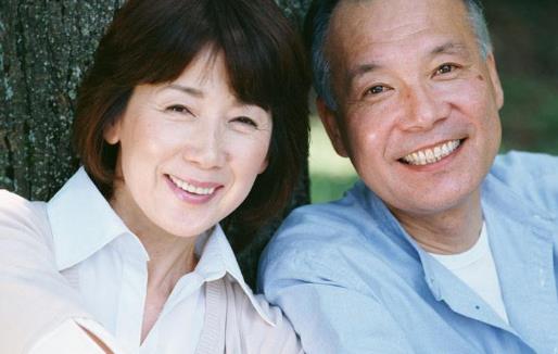 提高老人幸福感 經(jīng)常聚會(huì)的老人幸福感更強(qiáng)