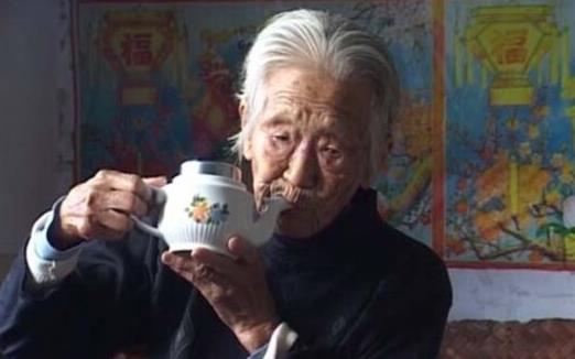 被老年人忽視的衛(wèi)生習(xí)慣 子女跟老人溝通講究技巧