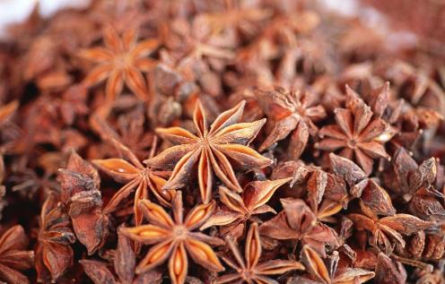 八角和大料是同一種調(diào)味料嗎？營養(yǎng)師提醒：有一類人炒菜