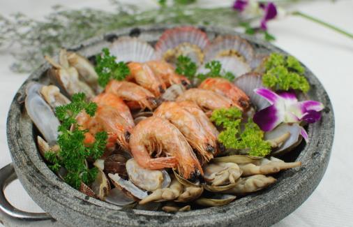 再三提醒：四類人要遠離海鮮，再饞也別碰，否則難受的是