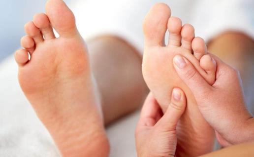 人老腳先衰 按摩腳部5大保健穴來強(qiáng)身健體