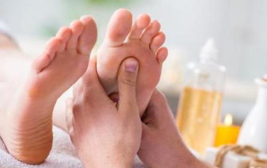 人老腳先衰 按摩腳部5大保健穴來強(qiáng)身健體