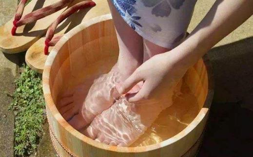 腳為精氣之根 中醫(yī)推薦泡腳方法