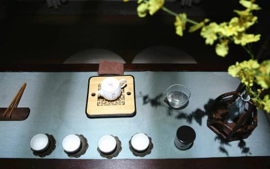 順?biāo)臅r(shí)春生冬藏 盡終其天年度百歲乃去