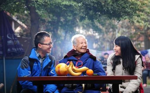 老年人出現(xiàn)日落綜合征 兒女要盡可能陪伴減少獨處