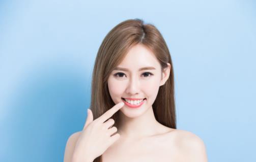 牙齒發(fā)黃怎么辦 幾招幫你潔牙美白