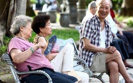 老人避暑 以熱制熱才是更好的養(yǎng)生之道