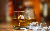 喝酒傷肝時(shí)間長了易得肝癌 合理飲水加速肝臟排毒