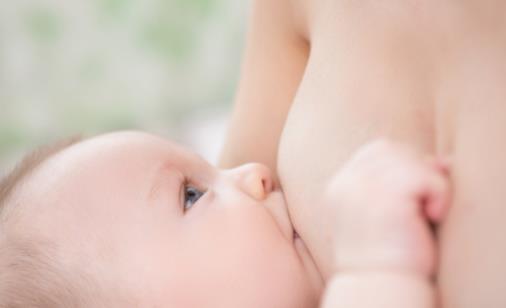堅持母乳喂養(yǎng)也要走過重重難關(guān) 母乳喂養(yǎng)的10個誤區(qū)