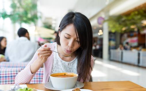 吃飯細嚼慢咽會帶來6大好處 你應(yīng)減慢吃飯速度