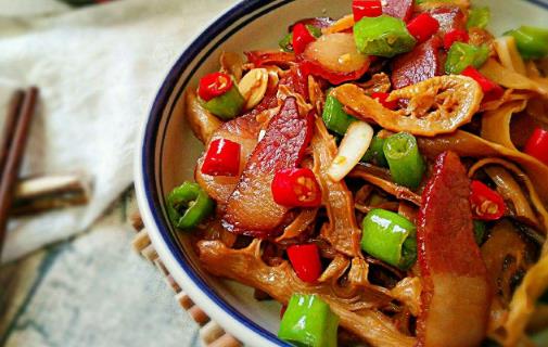 經(jīng)典的湖南菜式 注重香辣香鮮軟嫩