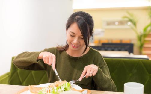 吃飯細(xì)嚼慢咽有好處？6大好處讓你驚呆