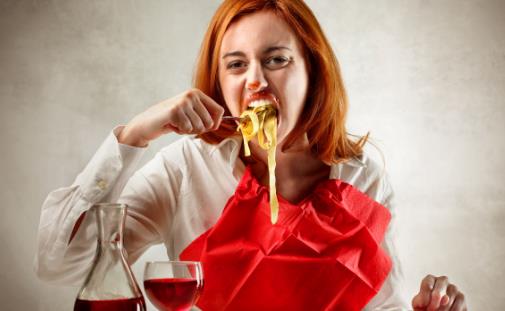 暴飲暴食會讓胃“撐大”嗎？別再為你的能吃找借口了