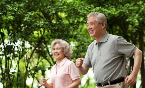慢性病的老人適合的運(yùn)動(dòng) 老年人最好別做三項(xiàng)運(yùn)動(dòng)