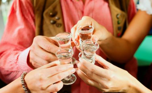 男人醉酒不僅會(huì)傷肝 還會(huì)傷心