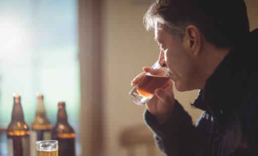 適度飲酒同樣有致癌風(fēng)險 長期飲酒引發(fā)心腦血管疾病
