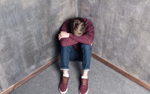 女性常加班更易發(fā)生抑郁癥狀 抑郁癥有哪些危害