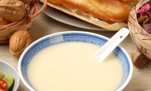 每天喝豆?jié){可以預(yù)防疾病 有關(guān)豆?jié){的藥膳食譜