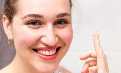 眼霜和眼部精華的區(qū)別是什么 為什么用眼霜會長脂肪粒
