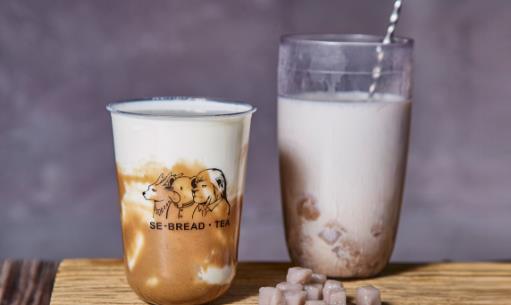 一杯奶茶相當(dāng)于吃掉了13塊方糖 過(guò)度喝奶茶有的危害