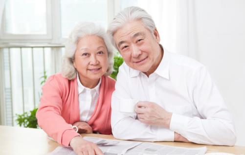 老人最關(guān)心養(yǎng)生問題 晨起后這樣做還能延壽