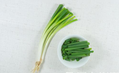 吃不完的蔥蒜巧做蔥油、蒜油