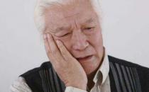 造成老人口干的原因 老年人的日?？谇蛔o理方法