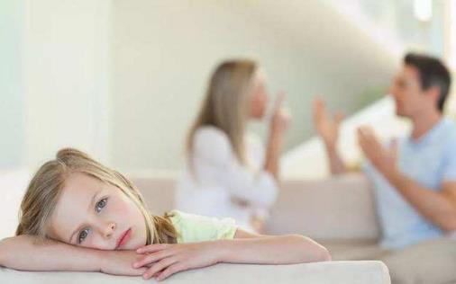 離婚對孩子是一場災(zāi)難 把對孩子的傷害降到最低的8點(diǎn)