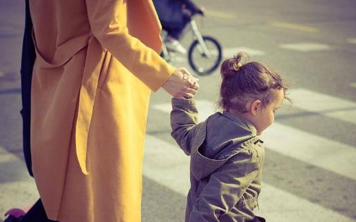 離婚對孩子是一場災(zāi)難 把對孩子的傷害降到最低的8點(diǎn)