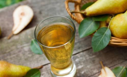 冬季常喝梨汁排毒潤(rùn)肺降血壓 喝梨汁的功效與好處