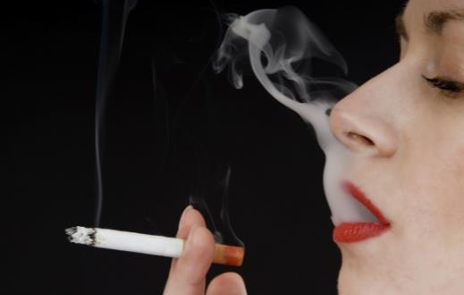 吸煙導致皮膚干燥加劇皺紋出現(xiàn) 7種方法幫你盡早戒煙