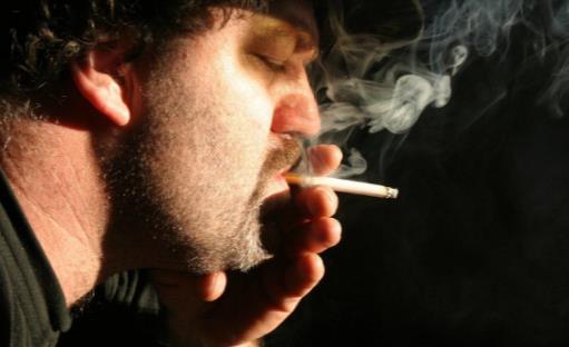 吸煙導致皮膚干燥加劇皺紋出現(xiàn) 7種方法幫你盡早戒煙
