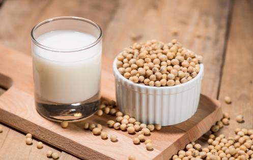 喝黑豆?jié){有什么好處 防衰補腎黑豆比黃豆療效好