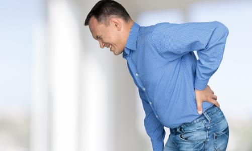 出現(xiàn)腰疼別強(qiáng)忍及早治療是關(guān)鍵  三種腰疼的拔罐部位和方法