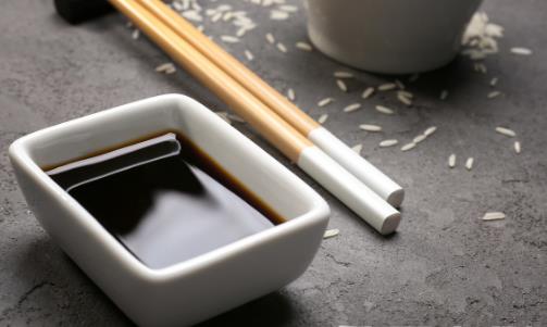 吃對醬油可降低人體膽固醇 小心醬油吃不對會引發(fā)肝癌