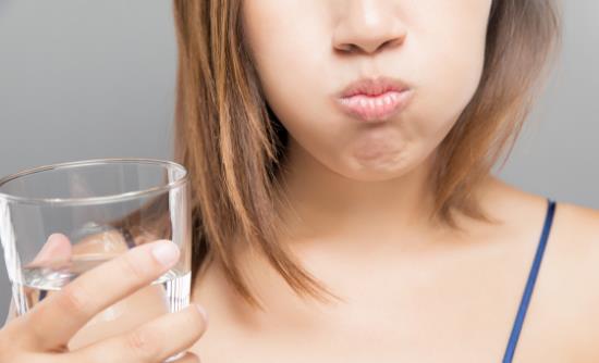 熱姜水可以治療牙周炎？出現(xiàn)這些癥狀警惕牙周炎