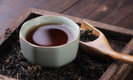 喝紅茶有哪些好處？十大功效助你養(yǎng)生保??！