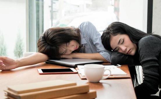 中午不睡下午崩潰 科學(xué)午睡有技巧