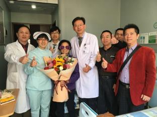 廣州復(fù)大腫瘤醫(yī)院文衛(wèi)鋒：家屬給醫(yī)生送紅包如何處理？