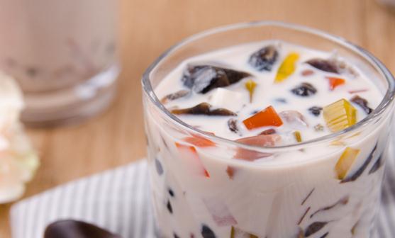 過多的喝奶茶對(duì)健康是一種負(fù)擔(dān) 肥胖就不可避免了