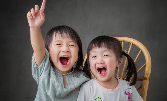 二孩之間矛盾大應(yīng)不應(yīng)該分開養(yǎng) 生活中堅持抓大放小的原則