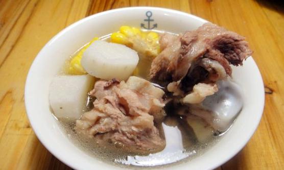 豬骨頭湯美味營養(yǎng)又滋補 補鈣補鐵抗衰老可以多喝
