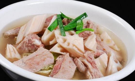 蓮藕華而樸實(shí)營(yíng)養(yǎng)高 蓮藕燉排骨無(wú)疑是天作之合