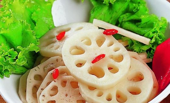 蓮藕華而樸實(shí)營(yíng)養(yǎng)高 蓮藕燉排骨無(wú)疑是天作之合