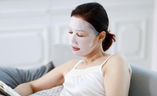 保濕爽膚水的使用誤區(qū)以及正確使用方法